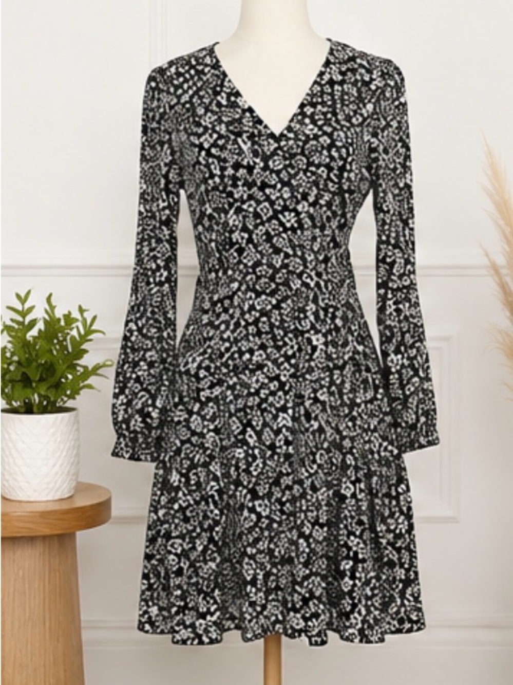 Uniqlo Black & White Daisy V-Neck Mini Dress